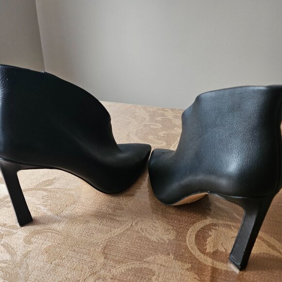 NWOT Vince Camuto Leather Ankle Booties - Picture 7 of 13
